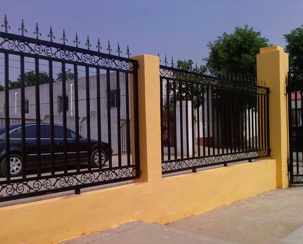 十堰鐵藝護(hù)欄有哪些方法延長使用期限？